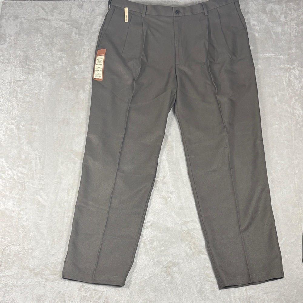 Haggar Cool 18 Performance Dress Pants Men's 42x32 Classic Fit Gray NWT
